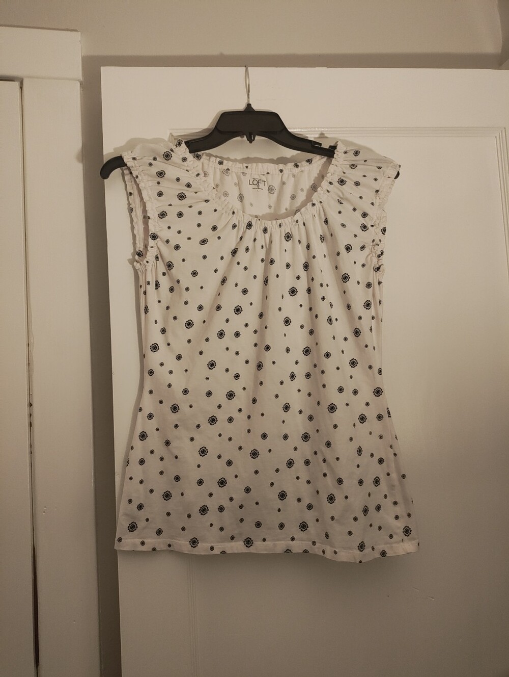 LOFT Large White Black Medallion Print Ruffled Cap Sleeve Cotton Top